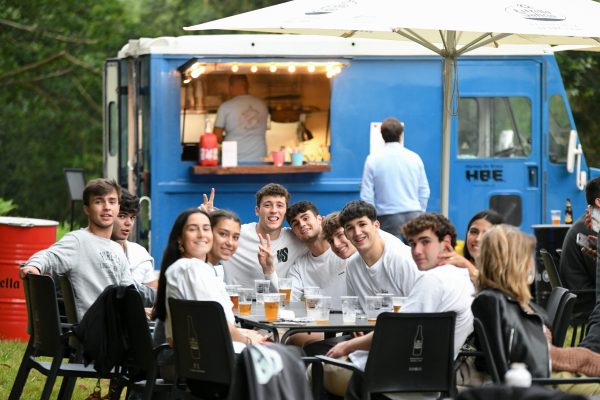 Gente divirtiéndose Torneo Estrella Galicia en Club de Tenis Coruña